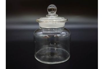 アンティーク雑貨　昭和レトロ　お洒落なインテリアとしても活躍してくれる蓋付きガラス瓶3個セット(キャニスター、硝子、ガラスビン、菓子瓶、フタ付き、MADE IN OCCUPIED JAPAN(占領下の日本製)、オキュパイド ジャパン)(R-076198)