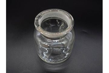 アンティーク雑貨　昭和レトロ　お洒落なインテリアとしても活躍してくれる蓋付きガラス瓶3個セット(キャニスター、硝子、ガラスビン、菓子瓶、フタ付き、MADE IN OCCUPIED JAPAN(占領下の日本製)、オキュパイド ジャパン)(R-076198)