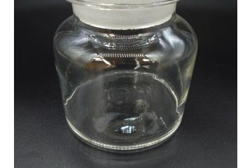 アンティーク雑貨　昭和レトロ　お洒落なインテリアとしても活躍してくれる蓋付きガラス瓶3個セット(キャニスター、硝子、ガラスビン、菓子瓶、フタ付き、MADE IN OCCUPIED JAPAN(占領下の日本製)、オキュパイド ジャパン)(R-076198)