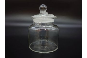 アンティーク雑貨　昭和レトロ　お洒落なインテリアとしても活躍してくれる蓋付きガラス瓶3個セット(キャニスター、硝子、ガラスビン、菓子瓶、フタ付き、MADE IN OCCUPIED JAPAN(占領下の日本製)、オキュパイド ジャパン)(R-076199)