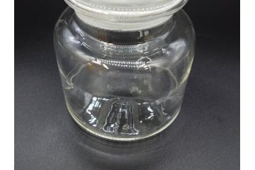 アンティーク雑貨　昭和レトロ　お洒落なインテリアとしても活躍してくれる蓋付きガラス瓶3個セット(キャニスター、硝子、ガラスビン、菓子瓶、フタ付き、MADE IN OCCUPIED JAPAN(占領下の日本製)、オキュパイド ジャパン)(R-076199)