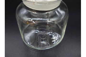 アンティーク雑貨　昭和レトロ　お洒落なインテリアとしても活躍してくれる蓋付きガラス瓶3個セット(キャニスター、硝子、ガラスビン、菓子瓶、フタ付き、MADE IN OCCUPIED JAPAN(占領下の日本製)、オキュパイド ジャパン)(R-076199)