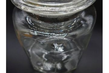 大正〜昭和初期　昭和レトロ　ディスプレイとしてもおすすめな蓋付きガラス瓶2個セット(八角、キャニスター、硝子、ガラスビン、菓子瓶、フタ付き)(R-076200)