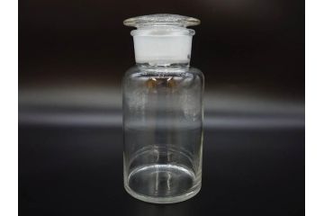昭和レトロ　昭和初期　色々な使い方が楽しめる蓋付きガラス瓶2個セット(薬瓶、ガラスビン、硝子、メディシンボトル、キャニスター、筒型、フタ付き)(R-076202)