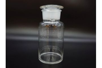 昭和レトロ　昭和初期　色々な使い方が楽しめる蓋付きガラス瓶2個セット(薬瓶、ガラスビン、硝子、メディシンボトル、キャニスター、筒型、フタ付き)(R-076202)