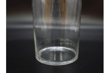 昭和レトロ　昭和初期　色々な使い方が楽しめる蓋付きガラス瓶2個セット(薬瓶、ガラスビン、硝子、メディシンボトル、キャニスター、筒型、フタ付き)(R-076202)
