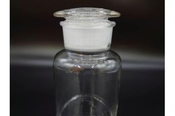 昭和レトロ　昭和初期　色々な使い方が楽しめる蓋付きガラス瓶2個セット(薬瓶、ガラスビン、硝子、メディシンボトル、キャニスター、筒型、フタ付き)(R-076202)