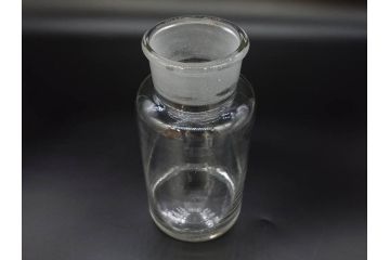 昭和レトロ　昭和初期　色々な使い方が楽しめる蓋付きガラス瓶2個セット(薬瓶、ガラスビン、硝子、メディシンボトル、キャニスター、筒型、フタ付き)(R-076202)