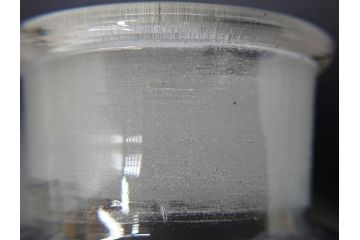 昭和レトロ　昭和初期　色々な使い方が楽しめる蓋付きガラス瓶2個セット(薬瓶、ガラスビン、硝子、メディシンボトル、キャニスター、筒型、フタ付き)(R-076202)