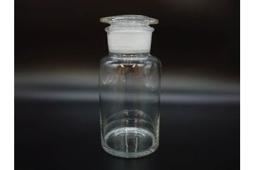 昭和レトロ　昭和初期　色々な使い方が楽しめる蓋付きガラス瓶2個セット(薬瓶、ガラスビン、硝子、メディシンボトル、キャニスター、筒型、フタ付き)(R-076202)