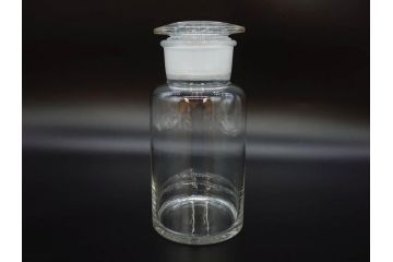 昭和レトロ　昭和初期　色々な使い方が楽しめる蓋付きガラス瓶2個セット(薬瓶、ガラスビン、硝子、メディシンボトル、キャニスター、筒型、フタ付き)(R-076202)