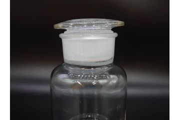 昭和レトロ　昭和初期　色々な使い方が楽しめる蓋付きガラス瓶2個セット(薬瓶、ガラスビン、硝子、メディシンボトル、キャニスター、筒型、フタ付き)(R-076202)