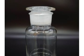 昭和レトロ　昭和初期　色々な使い方が楽しめる蓋付きガラス瓶2個セット(薬瓶、ガラスビン、硝子、メディシンボトル、キャニスター、筒型、フタ付き)(R-076202)