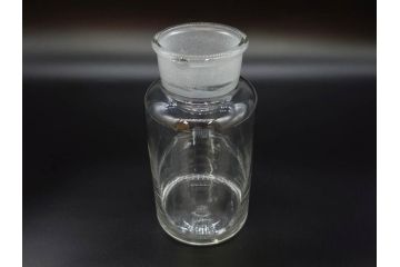 昭和レトロ　昭和初期　色々な使い方が楽しめる蓋付きガラス瓶2個セット(薬瓶、ガラスビン、硝子、メディシンボトル、キャニスター、筒型、フタ付き)(R-076202)