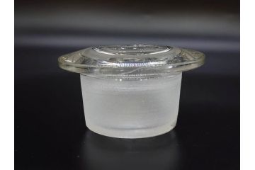 昭和レトロ　昭和初期　色々な使い方が楽しめる蓋付きガラス瓶2個セット(薬瓶、ガラスビン、硝子、メディシンボトル、キャニスター、筒型、フタ付き)(R-076202)