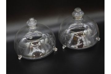 大正〜昭和初期　蓋付き　ノスタルジックな雰囲気を演出するハエ取り瓶2個セット(蠅、蝿、ハエトリ器、ガラス、硝子、フタ付き)(R-076204)