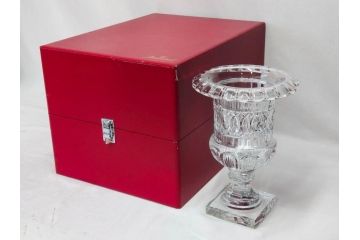 希少　フランス　Baccarat　バカラ　限定150個　57/150　高さ約31cm　気品漂う洗練されたデザインが目を惹く花瓶(フラワーベース、花器、花入、フルレッドクリスタルガラス、ケース付き)(R-076205)