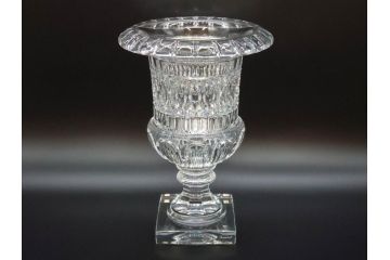 希少　フランス　Baccarat　バカラ　限定150個　57/150　高さ約31cm　気品漂う洗練されたデザインが目を惹く花瓶(フラワーベース、花器、花入、フルレッドクリスタルガラス、ケース付き)(R-076205)