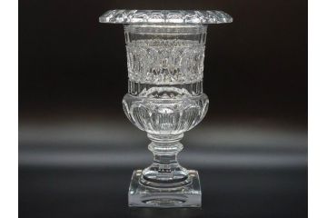 希少　フランス　Baccarat　バカラ　限定150個　57/150　高さ約31cm　気品漂う洗練されたデザインが目を惹く花瓶(フラワーベース、花器、花入、フルレッドクリスタルガラス、ケース付き)(R-076205)