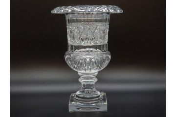希少　フランス　Baccarat　バカラ　限定150個　57/150　高さ約31cm　気品漂う洗練されたデザインが目を惹く花瓶(フラワーベース、花器、花入、フルレッドクリスタルガラス、ケース付き)(R-076205)
