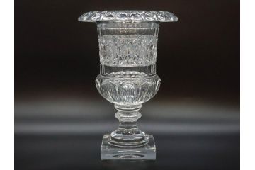 希少　フランス　Baccarat　バカラ　限定150個　57/150　高さ約31cm　気品漂う洗練されたデザインが目を惹く花瓶(フラワーベース、花器、花入、フルレッドクリスタルガラス、ケース付き)(R-076205)