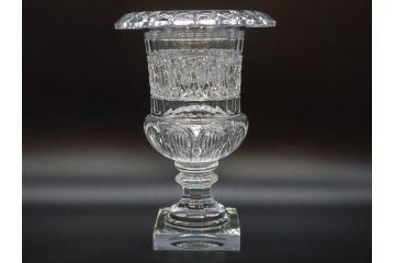 希少　フランス　Baccarat　バカラ　限定150個　57/150　高さ約31cm　気品漂う洗練されたデザインが目を惹く花瓶(フラワーベース、花器、花入、フルレッドクリスタルガラス、ケース付き)(R-076205)