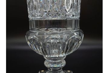 希少　フランス　Baccarat　バカラ　限定150個　57/150　高さ約31cm　気品漂う洗練されたデザインが目を惹く花瓶(フラワーベース、花器、花入、フルレッドクリスタルガラス、ケース付き)(R-076205)