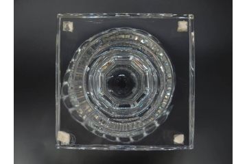 希少　フランス　Baccarat　バカラ　限定150個　57/150　高さ約31cm　気品漂う洗練されたデザインが目を惹く花瓶(フラワーベース、花器、花入、フルレッドクリスタルガラス、ケース付き)(R-076205)