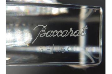 希少　フランス　Baccarat　バカラ　限定150個　57/150　高さ約31cm　気品漂う洗練されたデザインが目を惹く花瓶(フラワーベース、花器、花入、フルレッドクリスタルガラス、ケース付き)(R-076205)