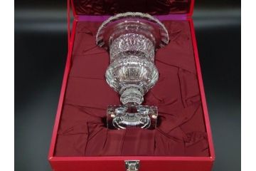 希少　フランス　Baccarat　バカラ　限定150個　57/150　高さ約31cm　気品漂う洗練されたデザインが目を惹く花瓶(フラワーベース、花器、花入、フルレッドクリスタルガラス、ケース付き)(R-076205)