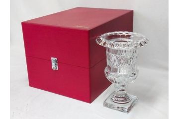 希少　フランス　Baccarat　バカラ　限定150個　100/150　高さ約31cm　気品漂う洗練されたデザインが目を惹く花瓶(フラワーベース、花器、花入、フルレッドクリスタルガラス、ケース付き)(R-076206)