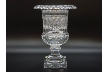 希少　フランス　Baccarat　バカラ　限定150個　100/150　高さ約31cm　気品漂う洗練されたデザインが目を惹く花瓶(フラワーベース、花器、花入、フルレッドクリスタルガラス、ケース付き)(R-076206)