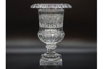 希少　フランス　Baccarat　バカラ　限定150個　100/150　高さ約31cm　気品漂う洗練されたデザインが目を惹く花瓶(フラワーベース、花器、花入、フルレッドクリスタルガラス、ケース付き)(R-076206)