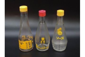 昭和レトロ　キッコーマン　ヒゲタしょうゆ　ソース　どこか懐かしさを感じる調味料入れ3点セット(醤油瓶、しょうゆ差し、キッコちゃん、ガラスビン、硝子)(R-076207)