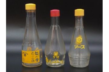 昭和レトロ　キッコーマン　ヒゲタしょうゆ　ソース　どこか懐かしさを感じる調味料入れ3点セット(醤油瓶、しょうゆ差し、キッコちゃん、ガラスビン、硝子)(R-076207)