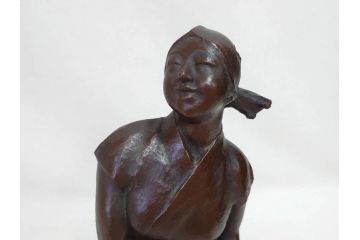 彫刻家　横江嘉純　農婦　柔らかな表情が素敵なブロンズ像(女性像、オブジェ、置物、共箱付き)(R-076208)