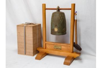 芸術院会員　人間国宝　香取正彦　「福寿無量」　喚鐘(梵鐘、鐘架、撞木、台付き、共箱付き)(R-076209)