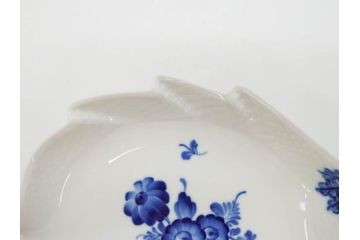 デンマーク　ROYAL COPENHAGEN(ロイヤルコペンハーゲン)　FAJANCE　トランクェーバー　ブルーフラワープレイン　リーフディッシュプレート　ボウル　丁寧に絵付けされた花たちが上品な雰囲気を醸し出す洋食器3点セット(スクエア型、サラダ、深皿、ファイアンス焼き)(R-076216)