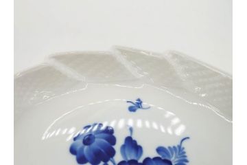 デンマーク　ROYAL COPENHAGEN(ロイヤルコペンハーゲン)　FAJANCE　トランクェーバー　ブルーフラワープレイン　リーフディッシュプレート　ボウル　丁寧に絵付けされた花たちが上品な雰囲気を醸し出す洋食器3点セット(スクエア型、サラダ、深皿、ファイアンス焼き)(R-076216)