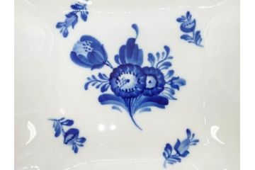 デンマーク　ROYAL COPENHAGEN(ロイヤルコペンハーゲン)　FAJANCE　トランクェーバー　ブルーフラワープレイン　リーフディッシュプレート　ボウル　丁寧に絵付けされた花たちが上品な雰囲気を醸し出す洋食器3点セット(スクエア型、サラダ、深皿、ファイアンス焼き)(R-076216)
