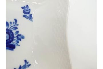 デンマーク　ROYAL COPENHAGEN(ロイヤルコペンハーゲン)　FAJANCE　トランクェーバー　ブルーフラワープレイン　リーフディッシュプレート　ボウル　丁寧に絵付けされた花たちが上品な雰囲気を醸し出す洋食器3点セット(スクエア型、サラダ、深皿、ファイアンス焼き)(R-076216)