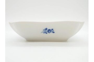 デンマーク　ROYAL COPENHAGEN(ロイヤルコペンハーゲン)　FAJANCE　トランクェーバー　ブルーフラワープレイン　リーフディッシュプレート　ボウル　丁寧に絵付けされた花たちが上品な雰囲気を醸し出す洋食器3点セット(スクエア型、サラダ、深皿、ファイアンス焼き)(R-076216)