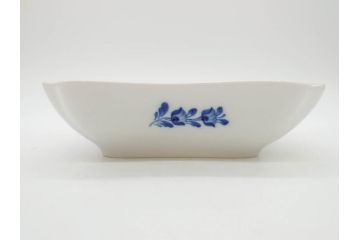 デンマーク　ROYAL COPENHAGEN(ロイヤルコペンハーゲン)　FAJANCE　トランクェーバー　ブルーフラワープレイン　リーフディッシュプレート　ボウル　丁寧に絵付けされた花たちが上品な雰囲気を醸し出す洋食器3点セット(スクエア型、サラダ、深皿、ファイアンス焼き)(R-076216)