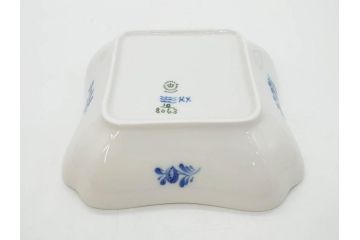 デンマーク　ROYAL COPENHAGEN(ロイヤルコペンハーゲン)　FAJANCE　トランクェーバー　ブルーフラワープレイン　リーフディッシュプレート　ボウル　丁寧に絵付けされた花たちが上品な雰囲気を醸し出す洋食器3点セット(スクエア型、サラダ、深皿、ファイアンス焼き)(R-076216)