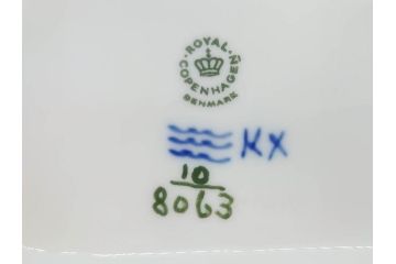 デンマーク　ROYAL COPENHAGEN(ロイヤルコペンハーゲン)　FAJANCE　トランクェーバー　ブルーフラワープレイン　リーフディッシュプレート　ボウル　丁寧に絵付けされた花たちが上品な雰囲気を醸し出す洋食器3点セット(スクエア型、サラダ、深皿、ファイアンス焼き)(R-076216)