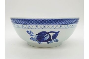 デンマーク　ROYAL COPENHAGEN(ロイヤルコペンハーゲン)　FAJANCE　トランクェーバー　ブルーフラワープレイン　リーフディッシュプレート　ボウル　丁寧に絵付けされた花たちが上品な雰囲気を醸し出す洋食器3点セット(スクエア型、サラダ、深皿、ファイアンス焼き)(R-076216)