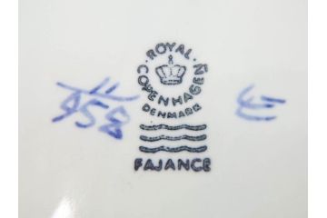 デンマーク　ROYAL COPENHAGEN(ロイヤルコペンハーゲン)　FAJANCE　トランクェーバー　ブルーフラワープレイン　リーフディッシュプレート　ボウル　丁寧に絵付けされた花たちが上品な雰囲気を醸し出す洋食器3点セット(スクエア型、サラダ、深皿、ファイアンス焼き)(R-076216)