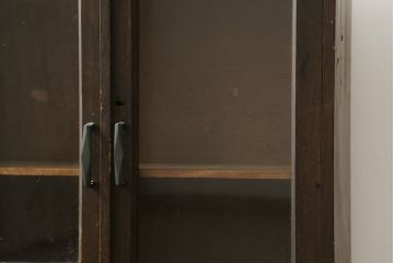 和製アンティーク　使い込まれた風合いが味わい深い本箱(ブックケース、サイドキャビネット、収納棚、戸棚)(R-076218)