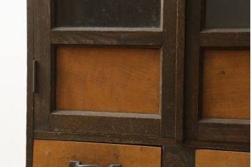 和製アンティーク　使い込まれた風合いが味わい深い本箱(ブックケース、サイドキャビネット、収納棚、戸棚)(R-076218)