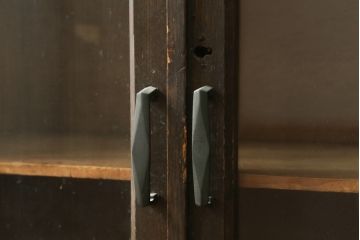 和製アンティーク　使い込まれた風合いが味わい深い本箱(ブックケース、サイドキャビネット、収納棚、戸棚)(R-076218)